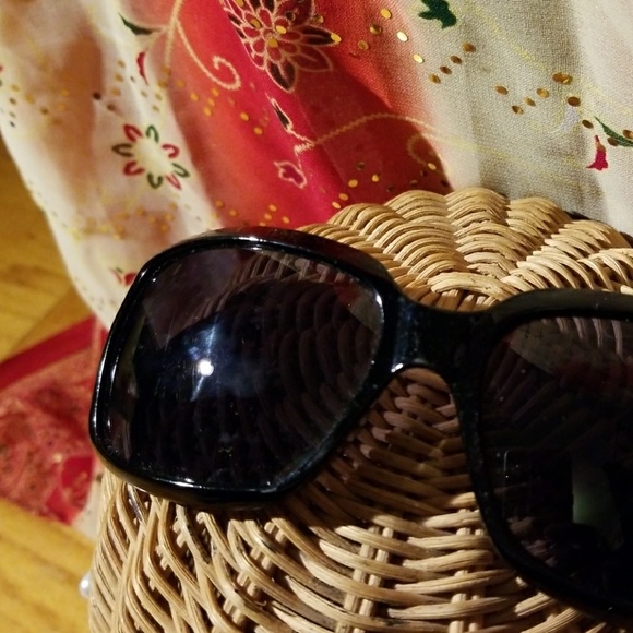 Black Square Frame Sunglasses - Picture 4 of 5